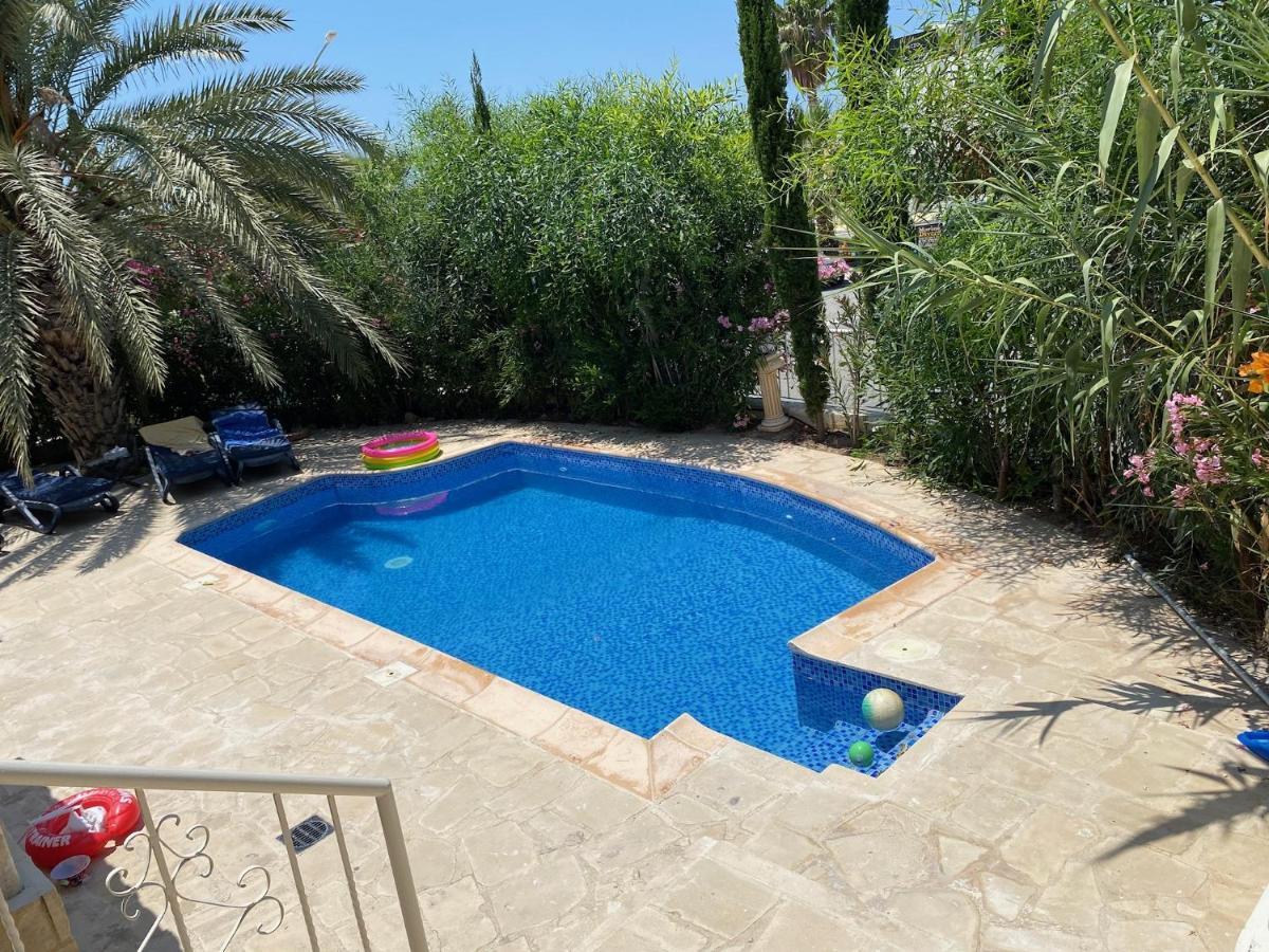Villa Neyla Four Bedroom Coral Bay Beach Front Exteriér fotografie