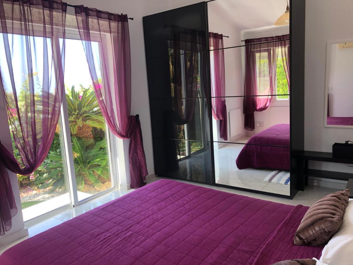 Villa Neyla Four Bedroom Coral Bay Beach Front Exteriér fotografie