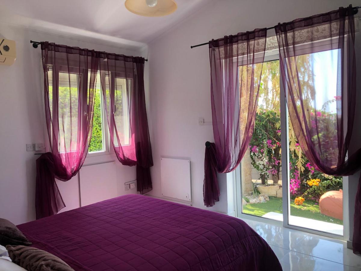 Villa Neyla Four Bedroom Coral Bay Beach Front Exteriér fotografie