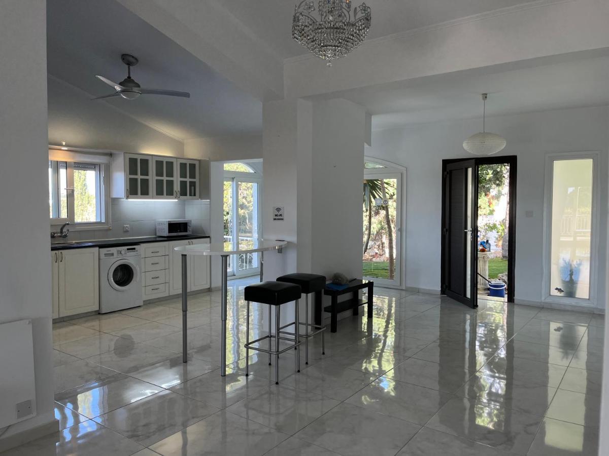Villa Neyla Four Bedroom Coral Bay Beach Front Exteriér fotografie