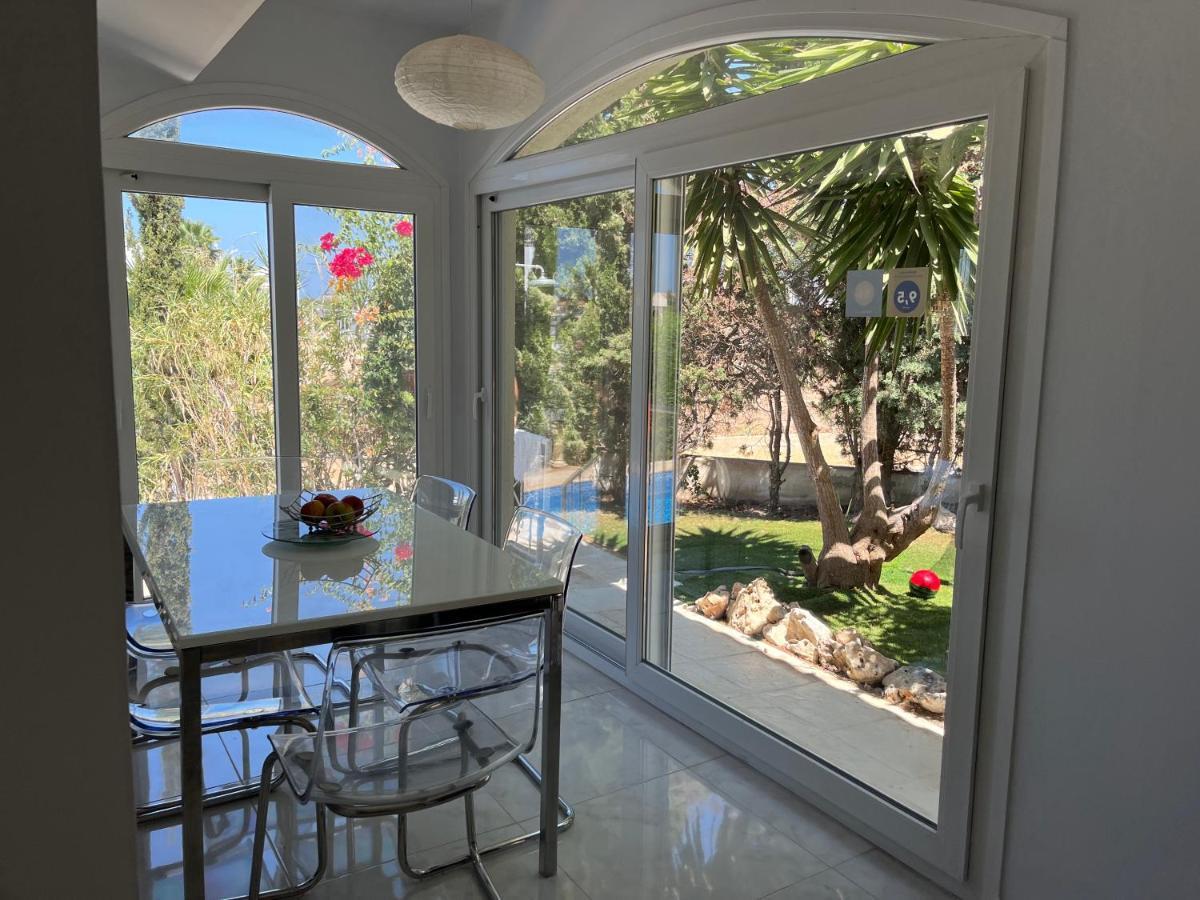 Villa Neyla Four Bedroom Coral Bay Beach Front Exteriér fotografie