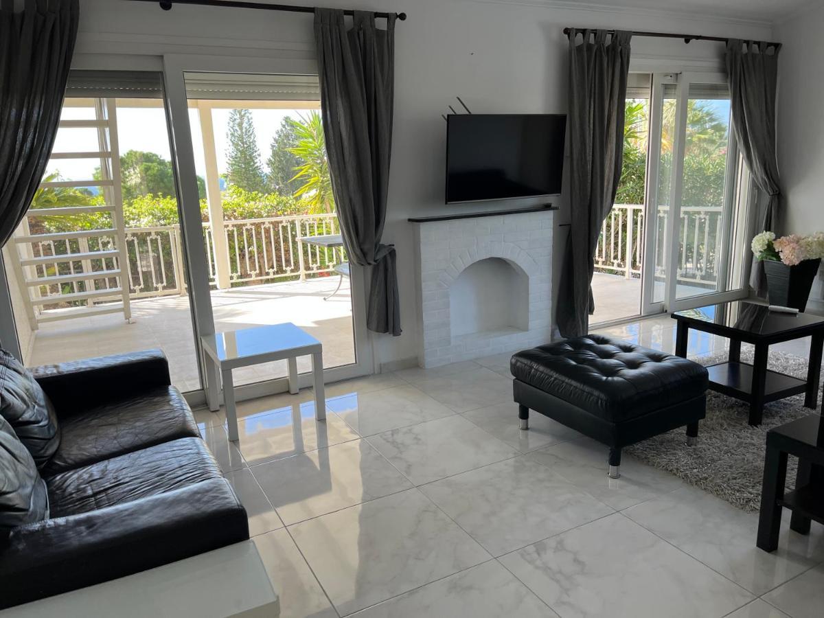 Villa Neyla Four Bedroom Coral Bay Beach Front Exteriér fotografie