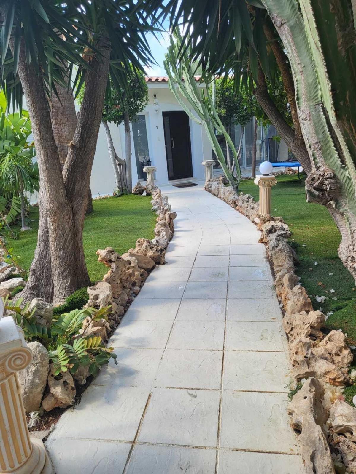 Villa Neyla Four Bedroom Coral Bay Beach Front Exteriér fotografie